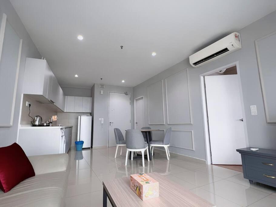 Apartment Comfy Staycation 4px With Free Parking, Direct Linked Sogo & I-city *