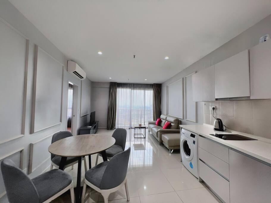 Comfy Staycation 4px With Free Parking, Direct Linked Sogo & I-city *