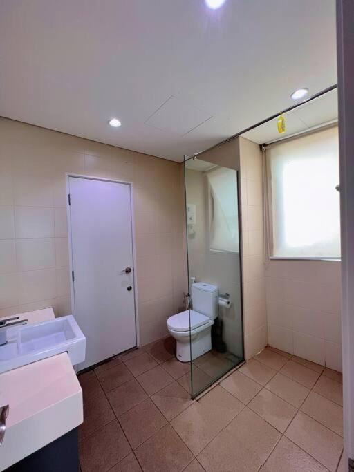 Comfy Staycation 4px With Free Parking, Direct Linked Sogo & I-city *