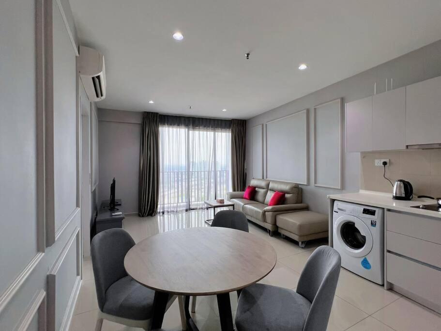 Comfy Staycation 4px With Free Parking, Direct Linked Sogo & I-city *
